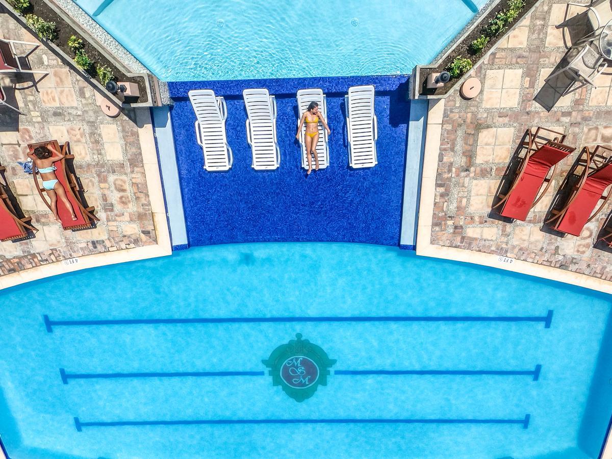 Moulin Sur Mer Beach Resort Монтрои Екстериор снимка