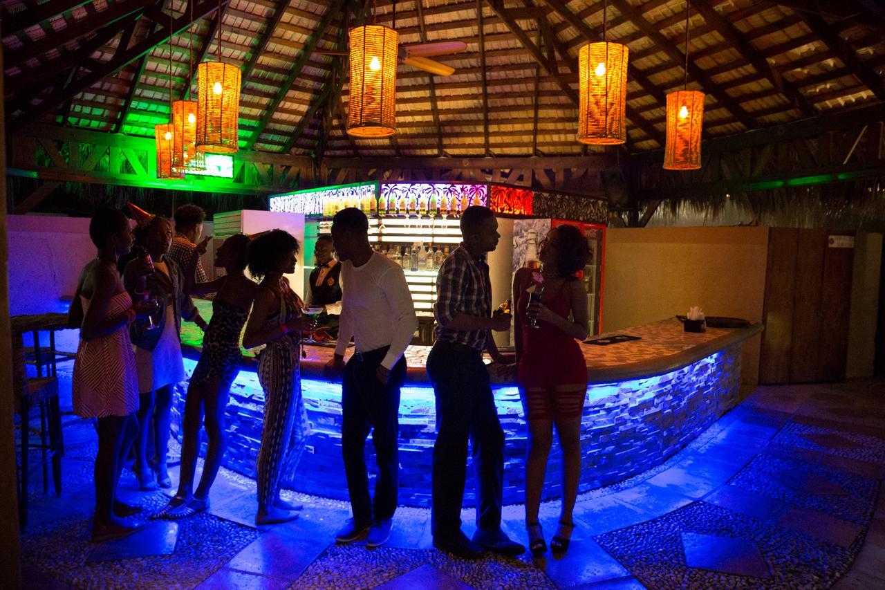 Moulin Sur Mer Beach Resort Монтрои Екстериор снимка